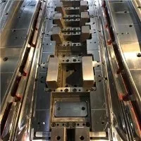 Пластиковая форма для автомобильных деталей